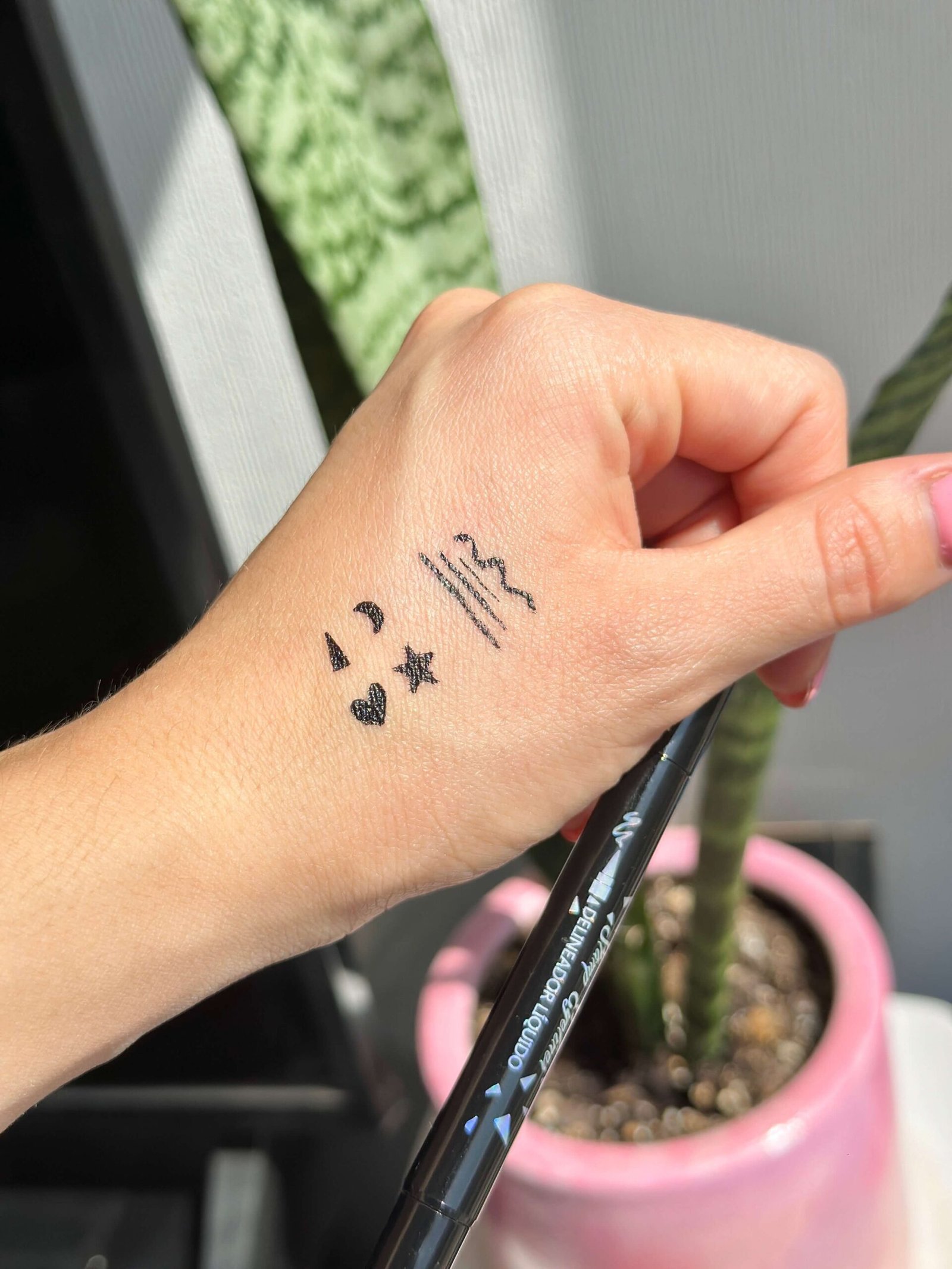 Delineador De Ojos Líquido Con Estampado